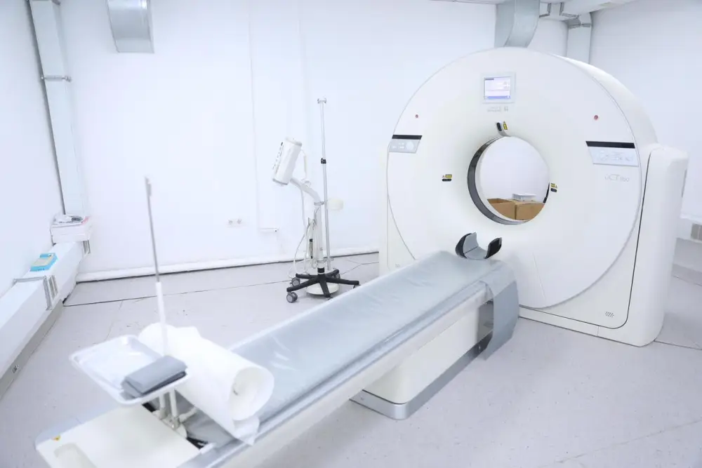 В больнице Актобе запустили новый КТ и мобильную С-дугу для экстренной помощи (3)