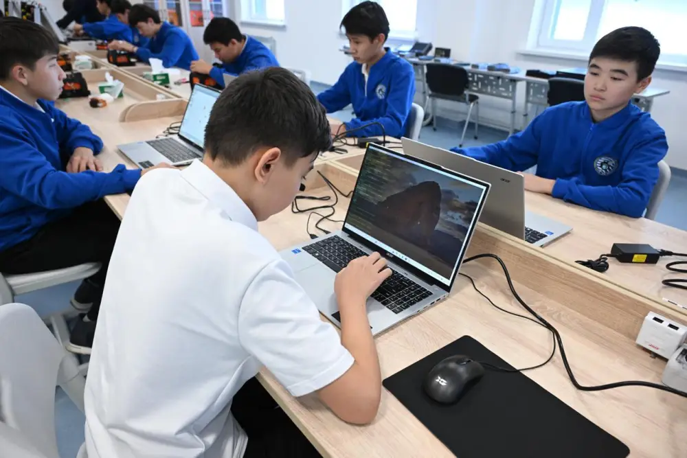 В Алматы открыт обновленный колледж телекоммуникаций и машиностроения (3)