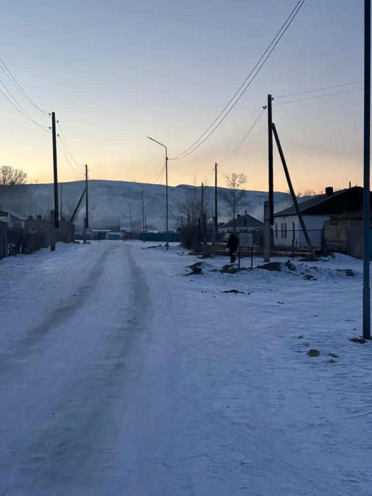 В Аксуатском районе ведутся работы по уличному освещению (5)