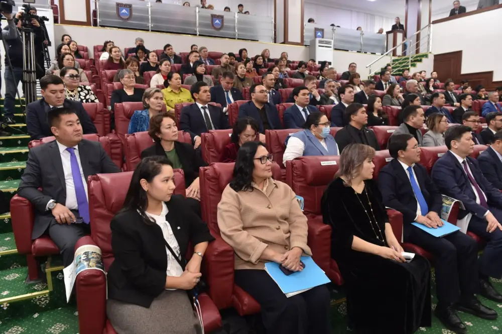 В КазНУ прошло заседание Ученого совета по итогам празднования 180-летия Абая (3)