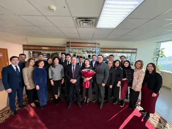 Коллектив Комитета государственного казначейства проводил заместителя Алию Байгенжину (2)