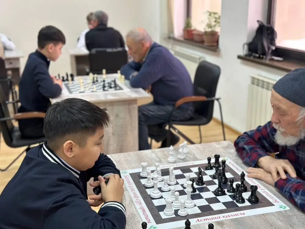 В Астане состоялась товарищеская встреча по шахматам среди пенсионеров и школьников (6)