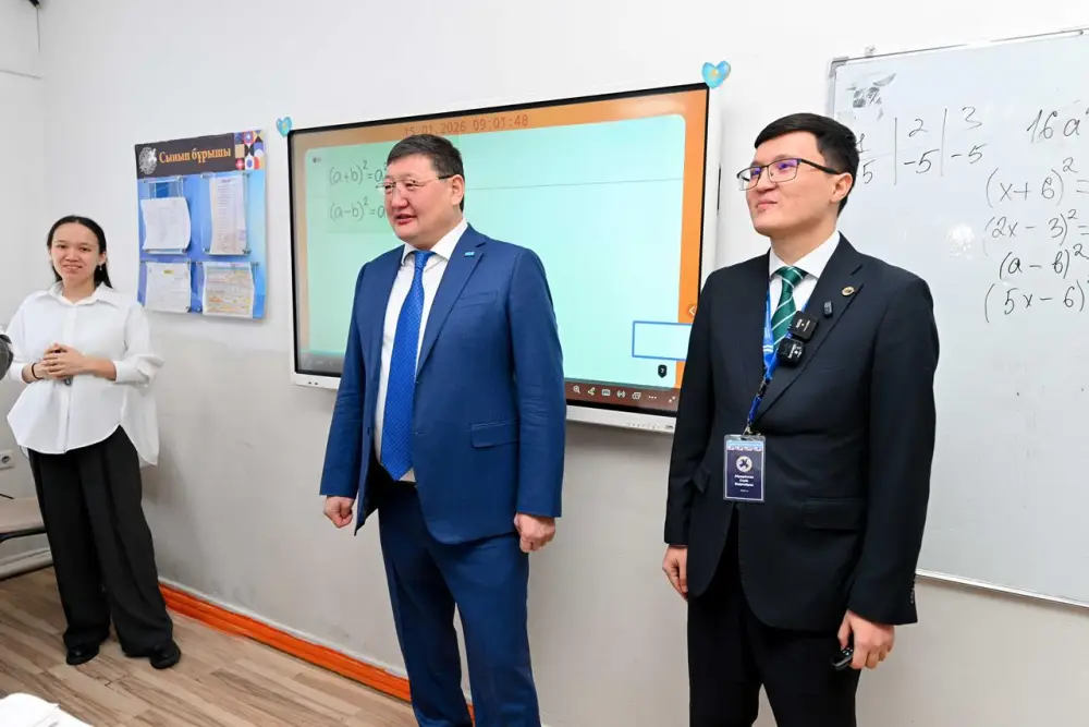 Аким области посетил лицей для одаренных детей в Семее (3)