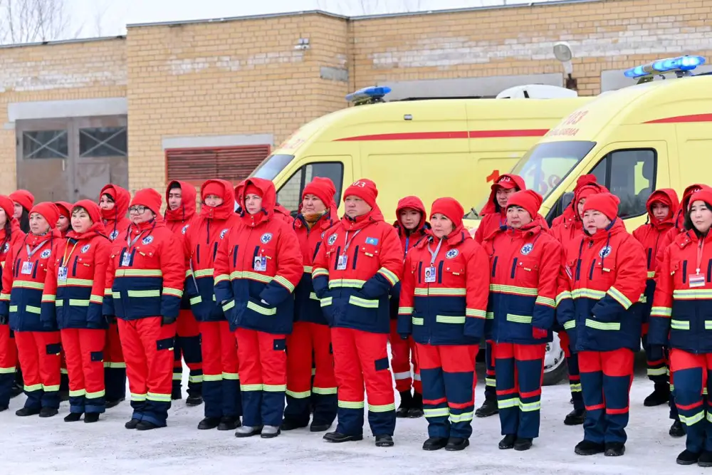 Станция скорой медицинской помощи города Семей получила новые санитарные автомобили (2)