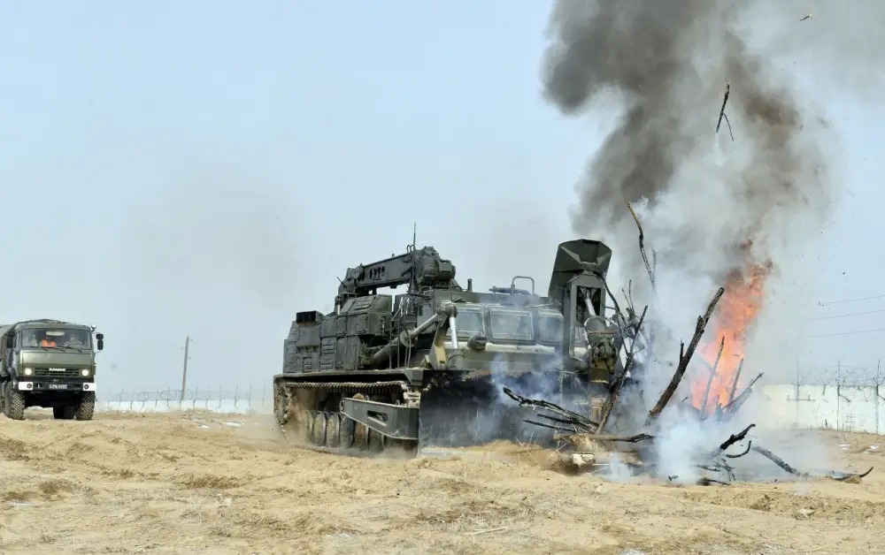 Роботы, дроны и четвероногие саперы: в Конаевском гарнизоне прошел пресс-тур для представителей СМИ (7)