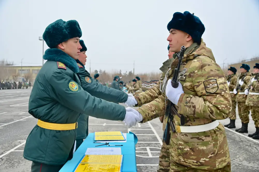 В Гвардейском гарнизоне свыше 600 солдат присягнули на верность Родине (3)
