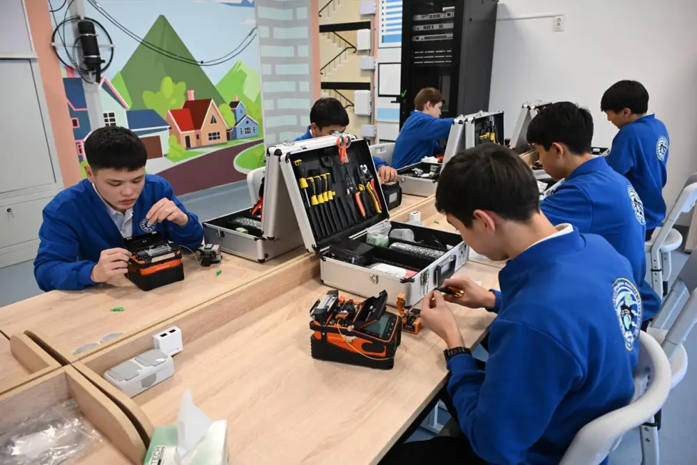 В Алматы открыт обновленный колледж телекоммуникаций и машиностроения (6)