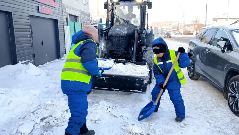 Более 1,2 тысячи единиц спецтехники задействуют в уборке снега в Астане (8)