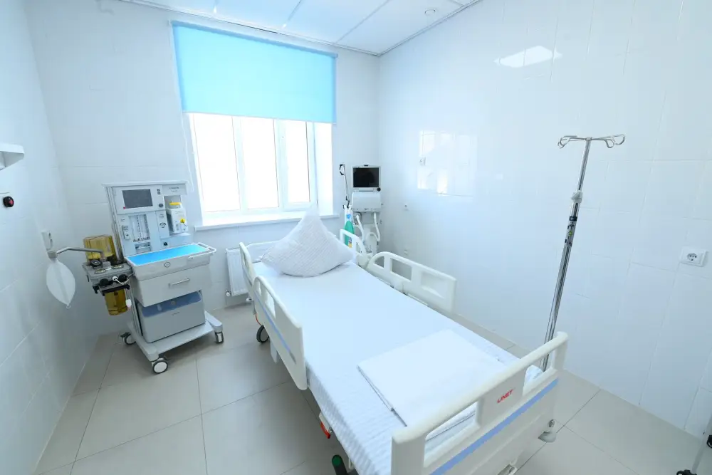 Глава региона осмотрел новое здание, пристроенное к больнице (6)