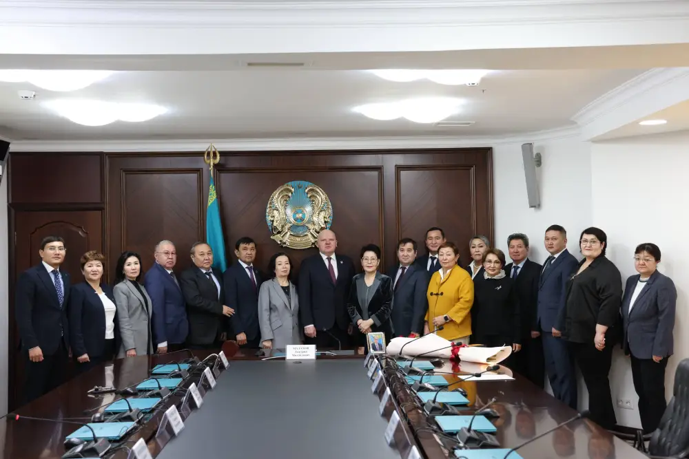 В Высшем Судебном Совете поздравили Баймолдину Зауреш Хамитовну с 70-летним юбилеем (7)