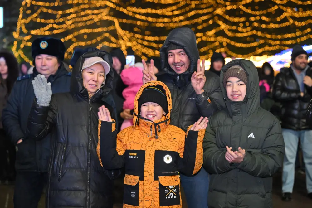 Аким области посетил праздничное мероприятие, посвященное Новому году (9)