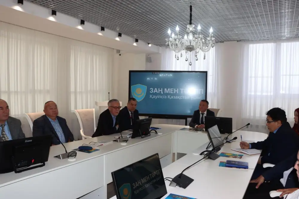 «Закон и порядок»: борьбу с правонарушениями в обществе обсудили за круглым столом в столичном вузе (6)