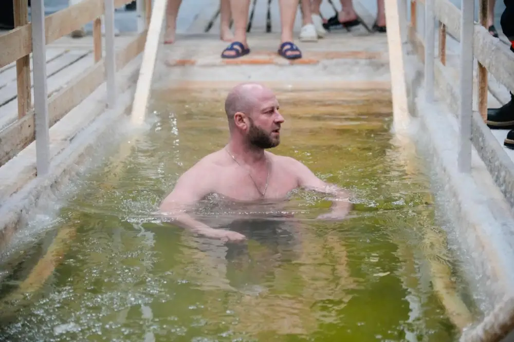 В Астане проходят крещенские купания (4)