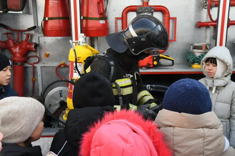 «Закон и порядок»: как не попасть в ловушку мошенников и что делать при ЧС, рассказали столичным школьникам (8)