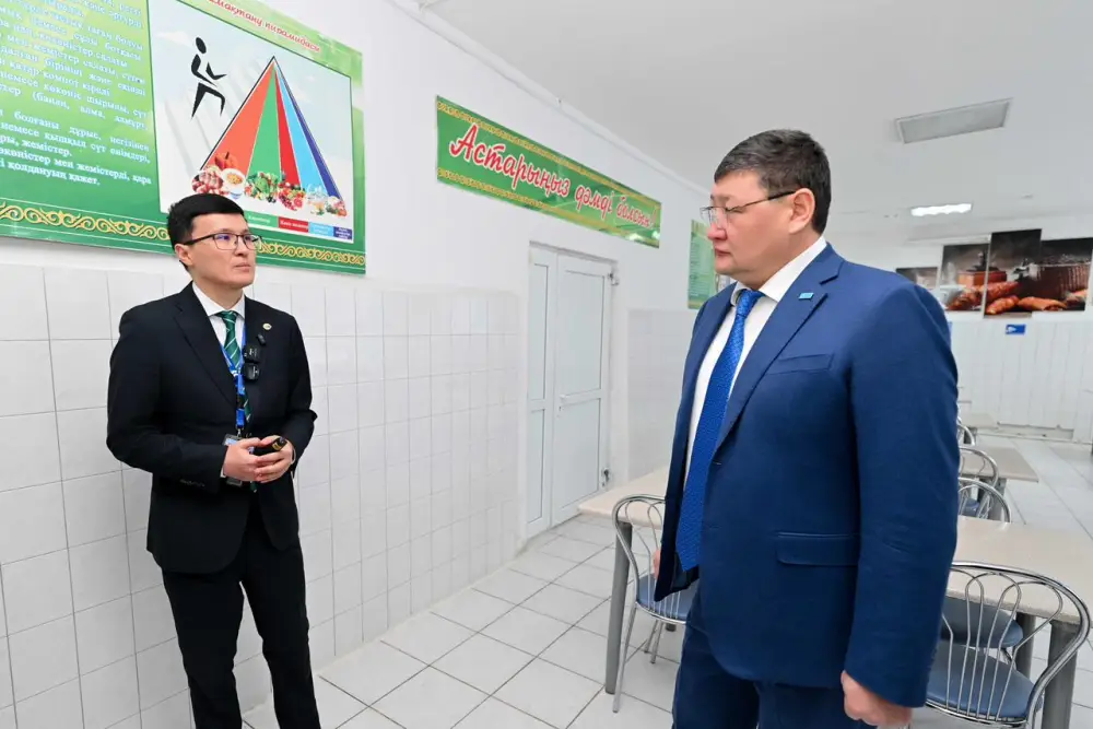 Аким области посетил лицей для одаренных детей в Семее (8)