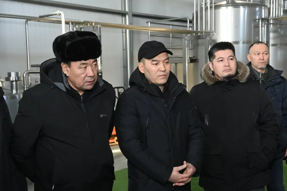 Глава региона проверил строительство завода по производству сухого порошка из верблюжьего молока (5)