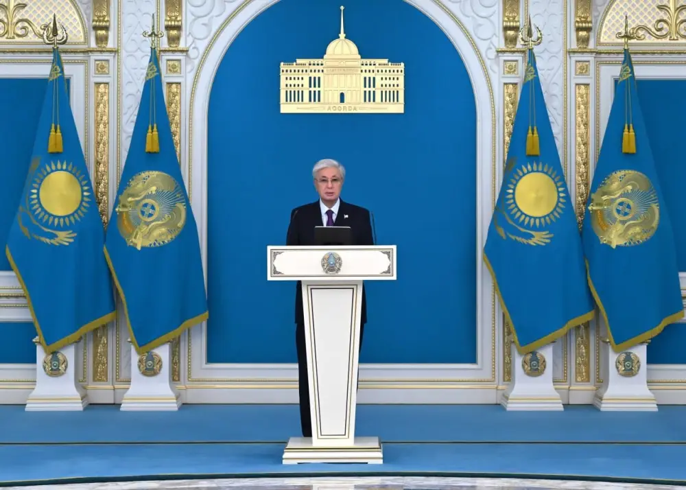 Президент вручил Государственный флаг знаменосцам олимпийской и паралимпийской команд Казахстана (3)