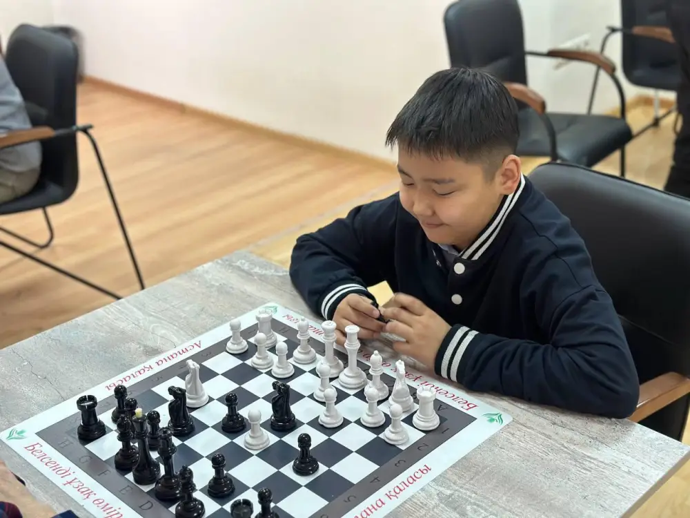 В Астане состоялась товарищеская встреча по шахматам среди пенсионеров и школьников (4)