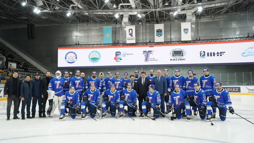 Аким ВКО наградил хоккеистов команды «Торпедо» (7)