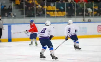 Хоккейный фест: юные таланты на ледовом ринге!