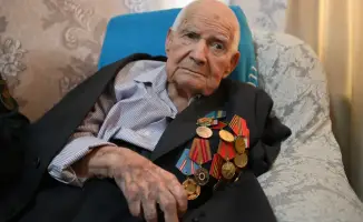 В Алматы ветерану Анатолию Попову вручили поздравления и подарки по случаю 100-летия