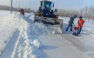 Активная работа коммунальных служб Астаны по уборке снега: более 13 тысяч кубометров вывезено за ночь