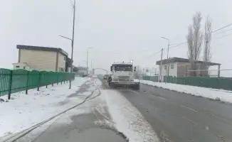 Махтааральский район: коммунальные службы активно очищают дороги от снега для обеспечения доступа к социальным объектам