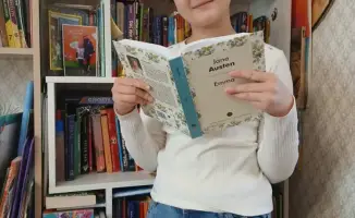 11-летняя школьница из Астаны читает 853 книги на четырех языках, вдохновляя молодежь по всему миру