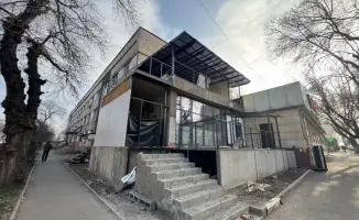 Снос незаконной пристройки к жилому дому в Алматы на ул. Акан Серы, 18