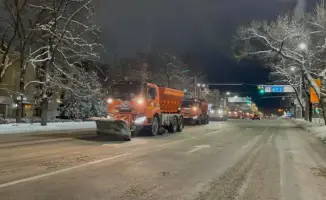 Алматы в снежной битве: коммунальщики на страже!