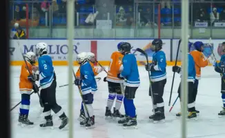 Команда 'Устинка' победила на молодёжном турнире по хоккею 'Зимний спорт-фест' в Усть-Каменогорске