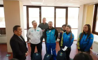 Аким Ахметжанов встретился с лыжницами Акмолинска