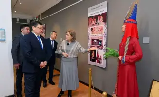 Аким области Берик Уали ознакомился с археологическими артефактами на выставке «Ұлы дала қазынасы» в Семее
