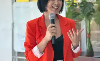 Тёплая атмосфера музыкально-поэтического вечера «Снова душа поёт» в Алматы вдохновила пожилых людей на творчество