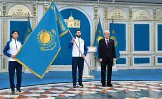 Флаг надежды: Президент передал символ единства олимпийцам и паралимпийцам Казахстана