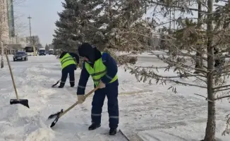 Эффективная уборка снега в Астане: задействовано более 3 тысяч рабочих и техники