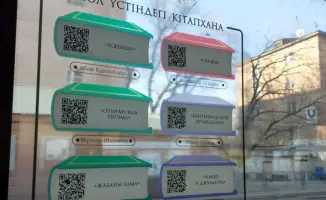 Караганда книги QR-коды автобусах проект Жол үстіндегі кітапхана