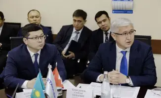 Сенаторы и министры проверяют производство вагонов в Астане на ТОО "Штадлер Казахстан"