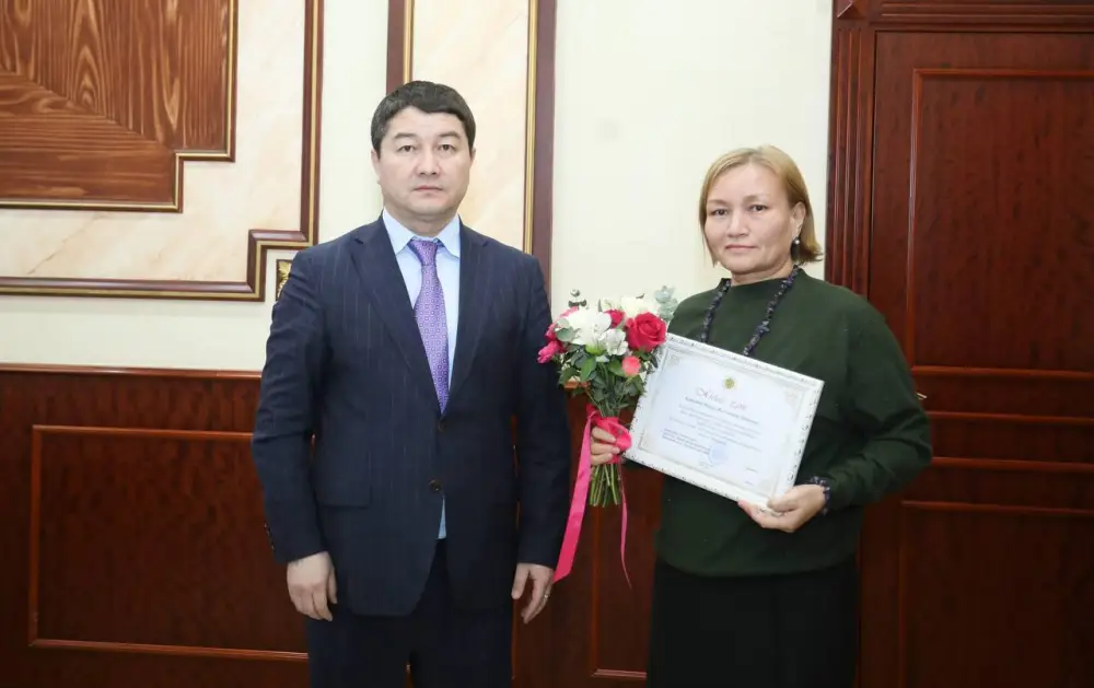 Аким Мангистауской области обсудил конституционные реформы РК с представителями культуры и СМИ (4)