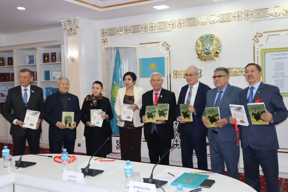 В Национальной академической библиотеке презентованы новые книги Жолтая Әлмашұлы (4)