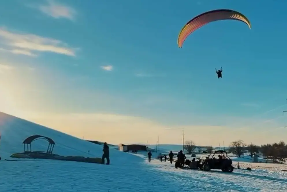 Зимнее небо Жетісу собрало парапланеристов из 6 стран (2)