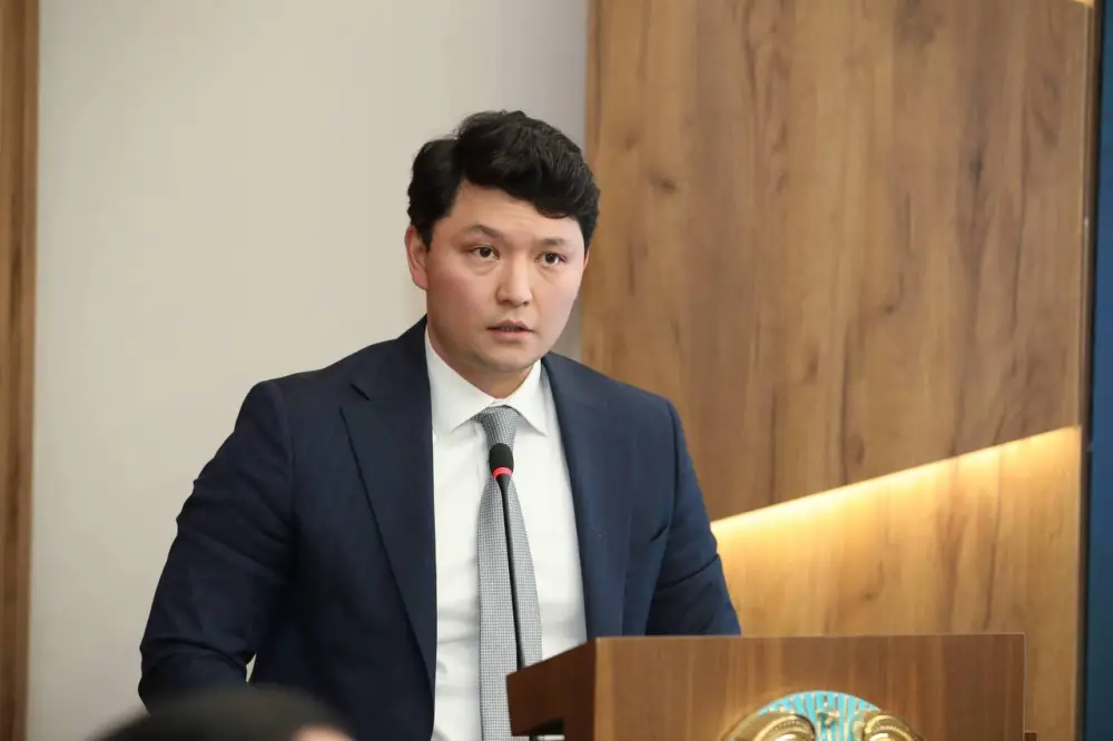 В акимате области обсудили ход развития сфер транспорта, торговли и туризма в регионе (5)