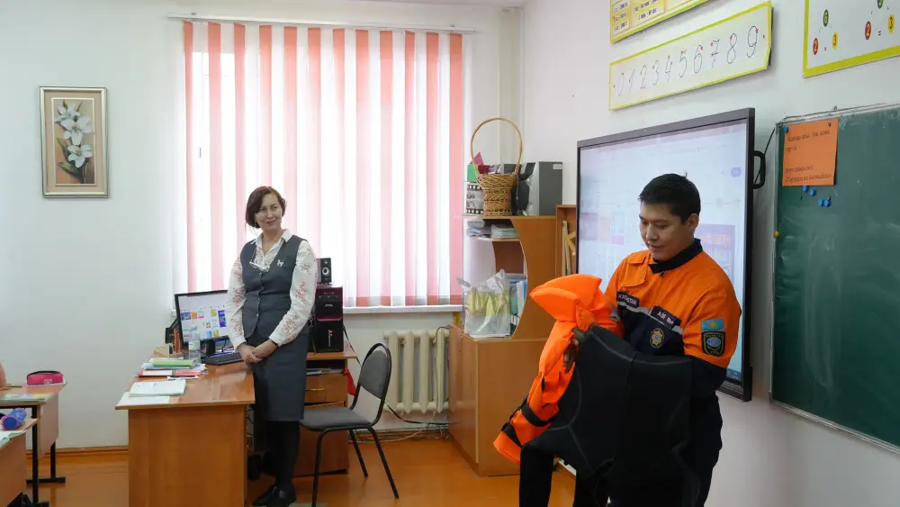 Формируя культуру безопасности: спасатели МЧС проводят уроки и дни открытых дверей (3)