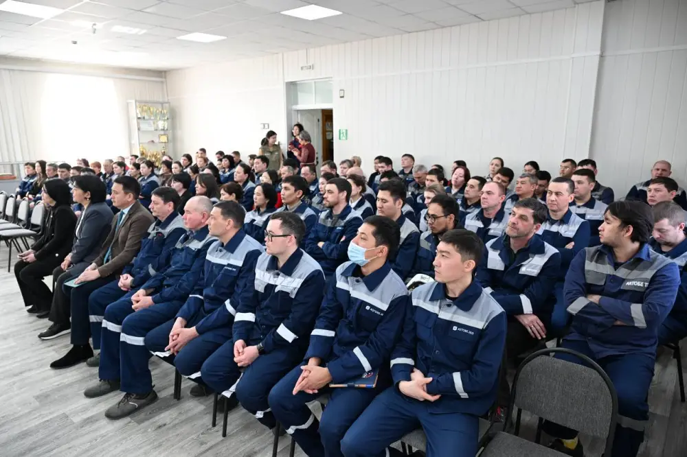 Работники ТЭЦ в Актобе поддержали новую Конституцию (5)