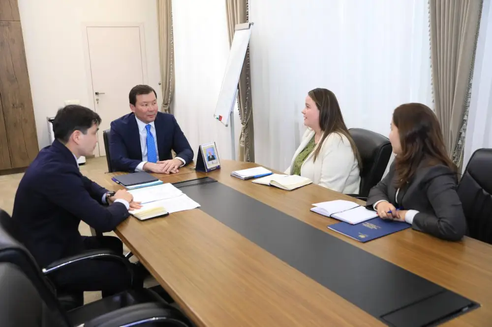 Асхат Шахаров встретился с представителем Посольства Великобритании (3)