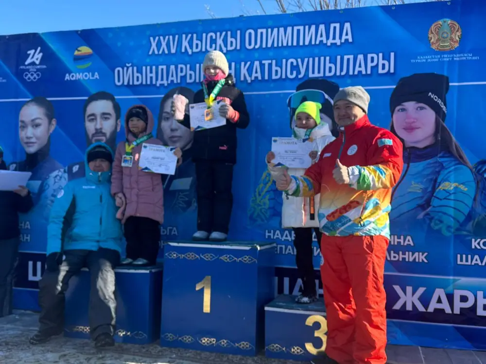 Акмолинцы поддержали участников зимней Олимпиады лыжным забегом (4)