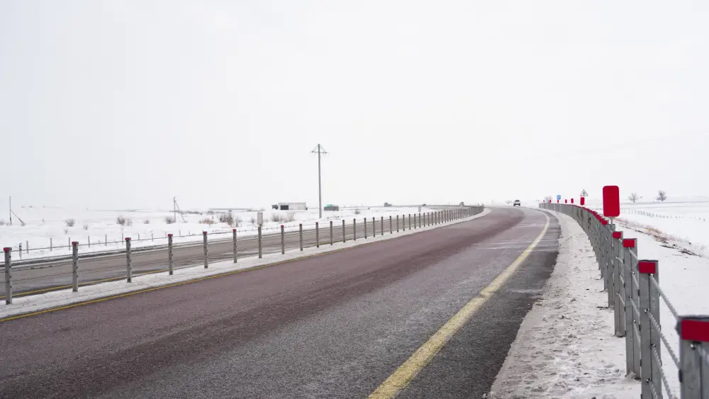 В Казахстане второй год тестируют тросовые ограждения для повышения безопасности дорог (3)