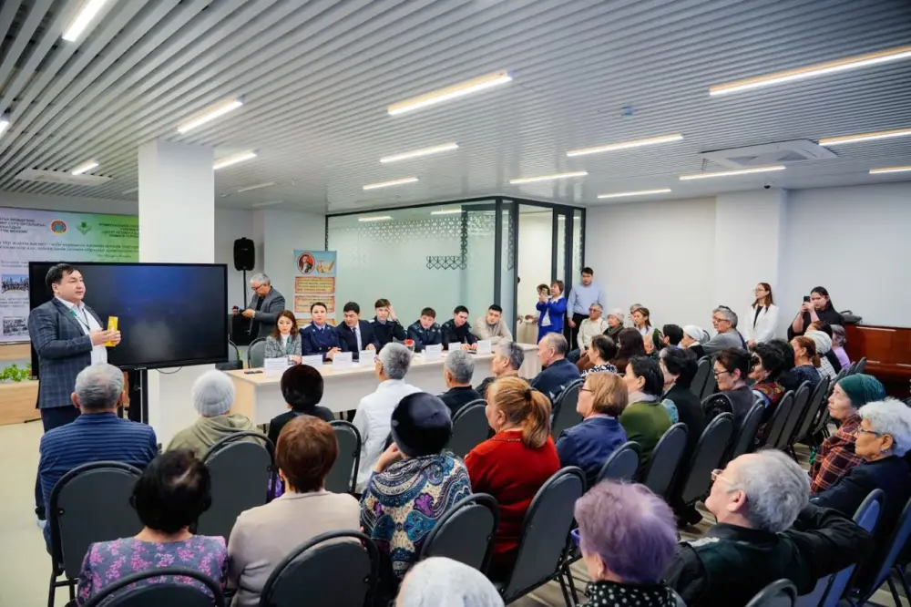 Как не стать жертвами мошенников: разъяснительное мероприятие для пенсионеров организовали в Астане (2)