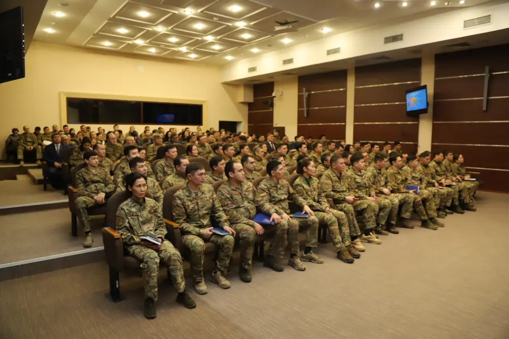 В МЧС проведено разъяснение проекта новой Конституции (4)