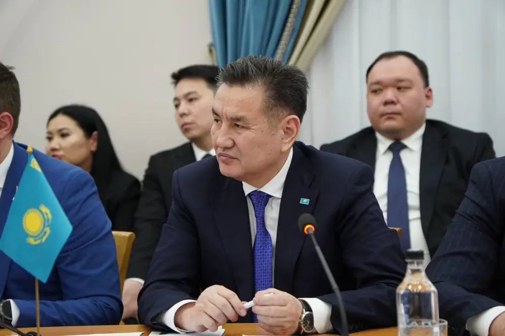 Двустороннее сотрудничество: между ВКО и Алтайским краем подписан протокол договорённостей (2)